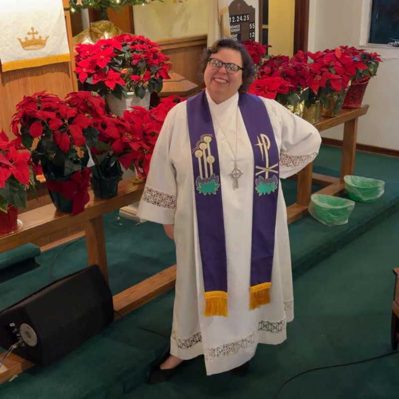 Rev. Elizabeth Kluender preaching